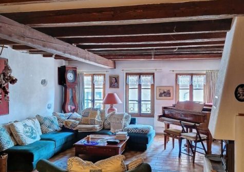 DENGES – Belle maison au coeur du Vieux Bourg