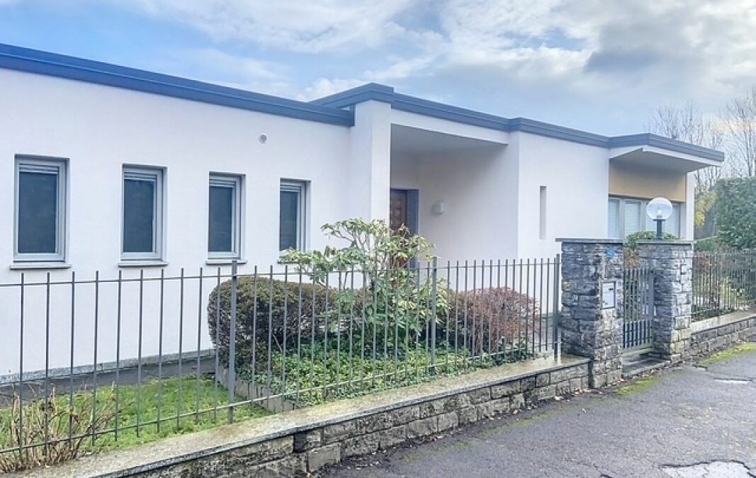 STABIO – BELLA VILLA in area residenziale e tranquilla con 1200 m2 di terreno