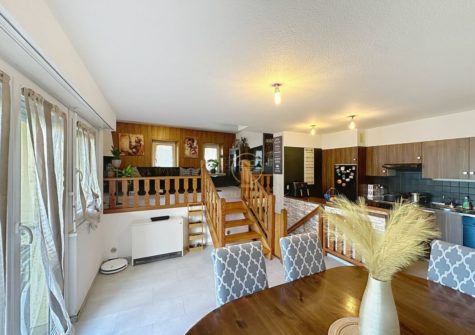CONTHEY, appartement 5.5 pièces rénové dans une petite PPE!