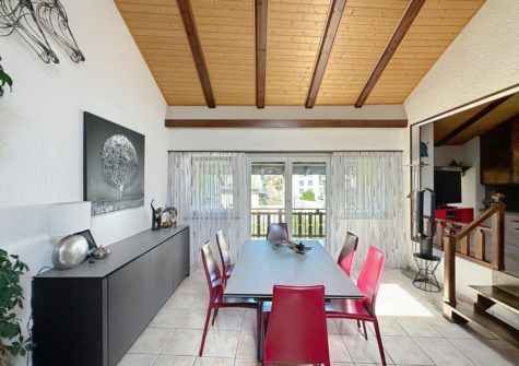 CONTHEY, appartement 4.5 pièces rénové avec goût dans unne petite PPE.