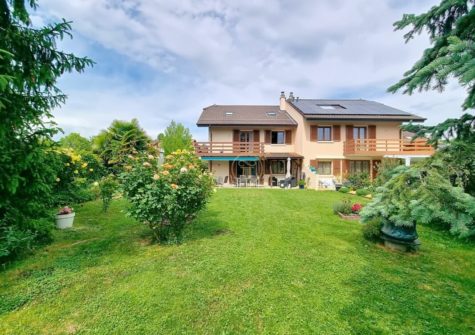 RENENS, OBJET RARE! Villa mitoyenne non soumise à une PPE de 5.5 p. avec grand espace jardin.