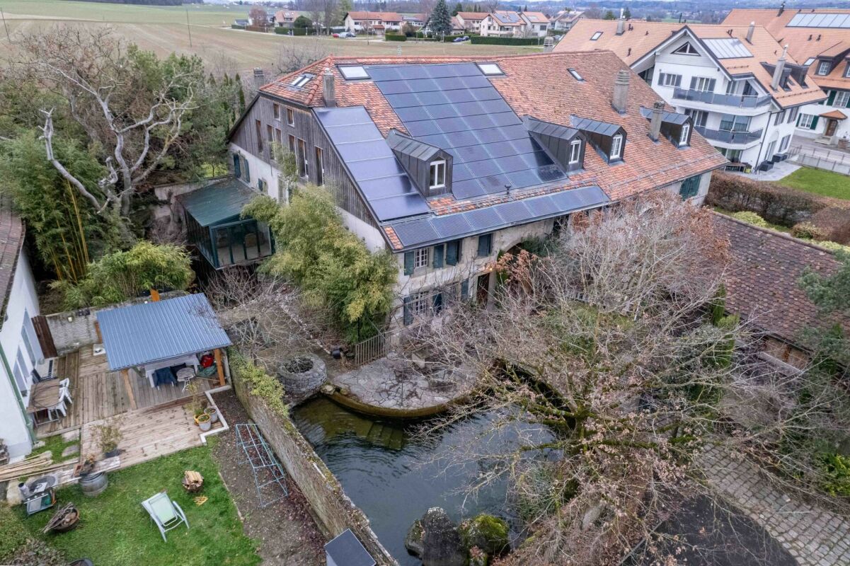 SULLENS, COUP DE COEUR! Maison villageoise très bien rénovée.